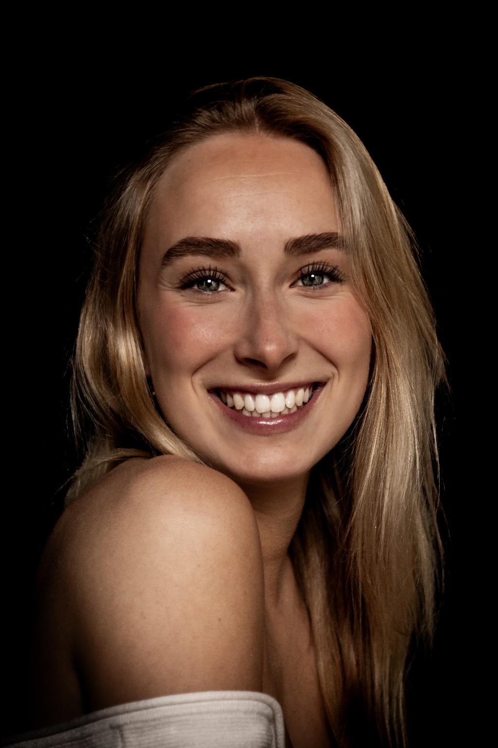 Portret van een jonge blonde vrouw